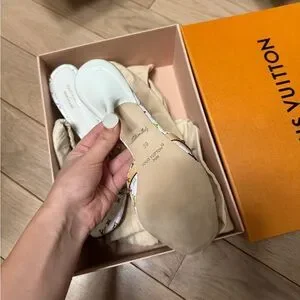 シックな遊び心♪【Louis Vuitton】フレームミュール Louis Vuitton | Shoes | Lv X Tm 6am Mule Murakami Nib Size